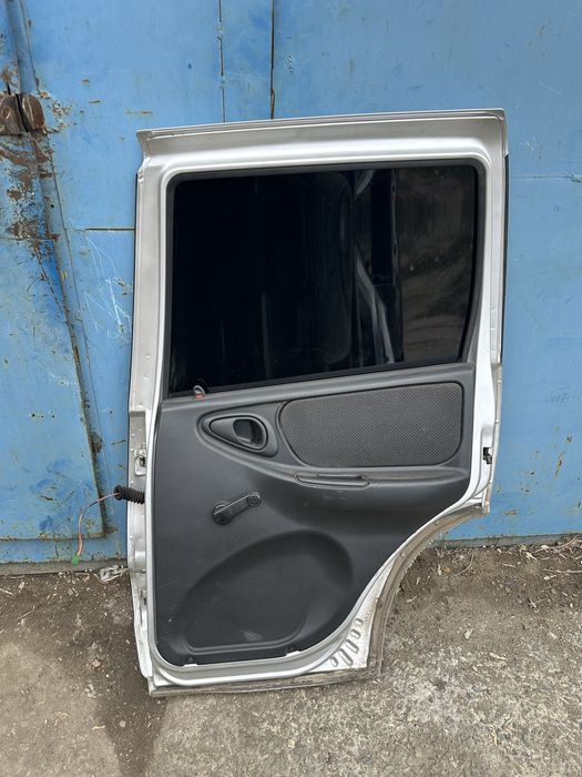 Дверь нива шевроле бертоне