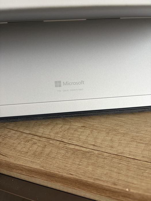 Laptop tableta 2 in 1 touch , Surface Pro 5 1796 128 gb categ jucarii jocuri