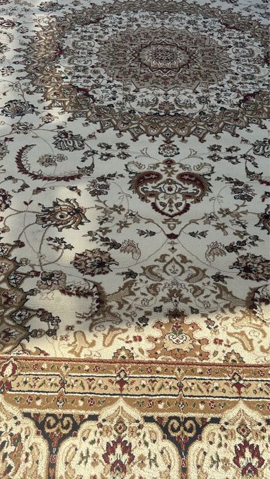 Продам кілем в хорошем состояни