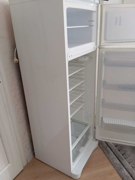 Продам холодильник Индезит
