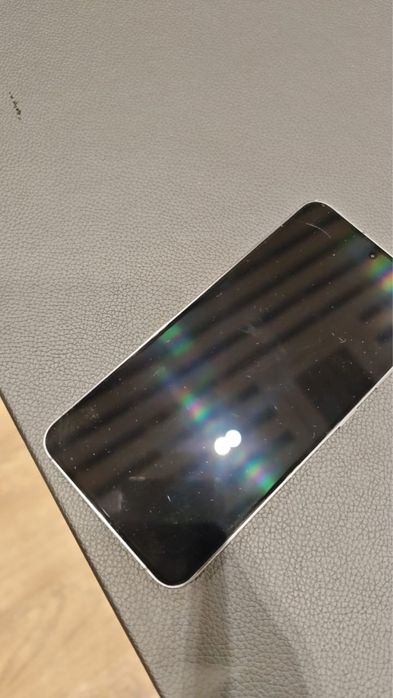 Samsung S24, б/у но четкий!