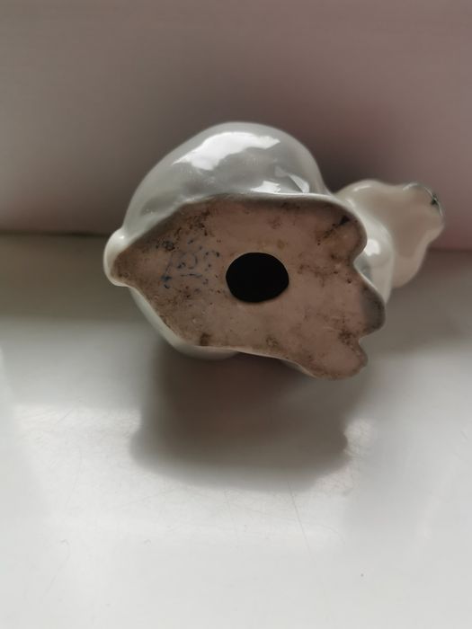 Фарфоровая статуэтка