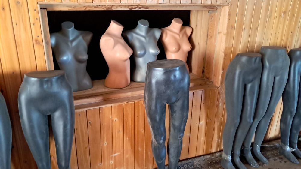 Полки шкафы, манекены