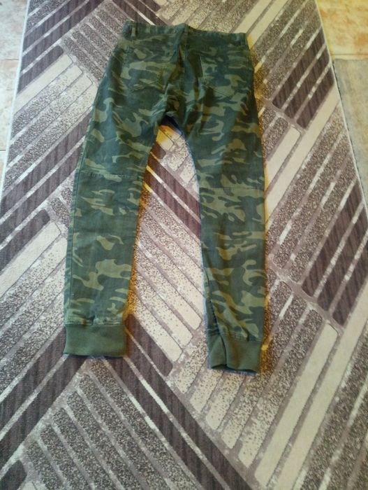 Blugi pentru bărbați mărimea 38