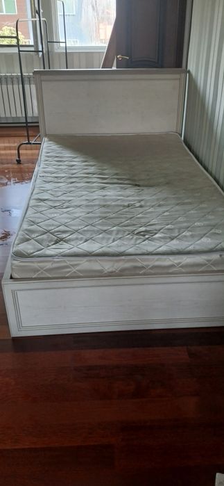 Продам кровать полуторку