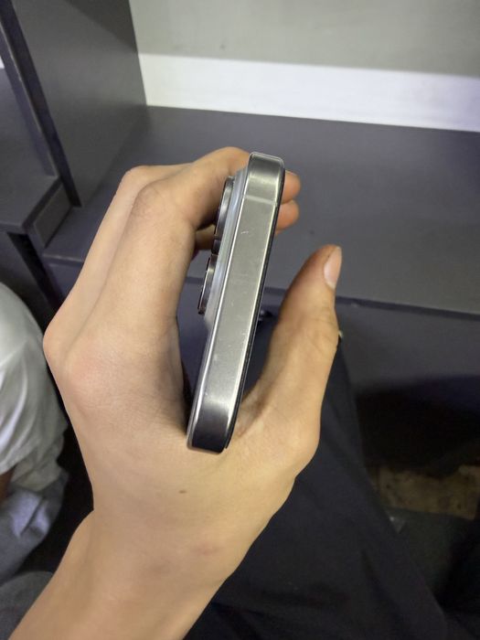 iPhone 16 pro silver