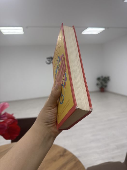 Продам книгу в хорошем состоянии