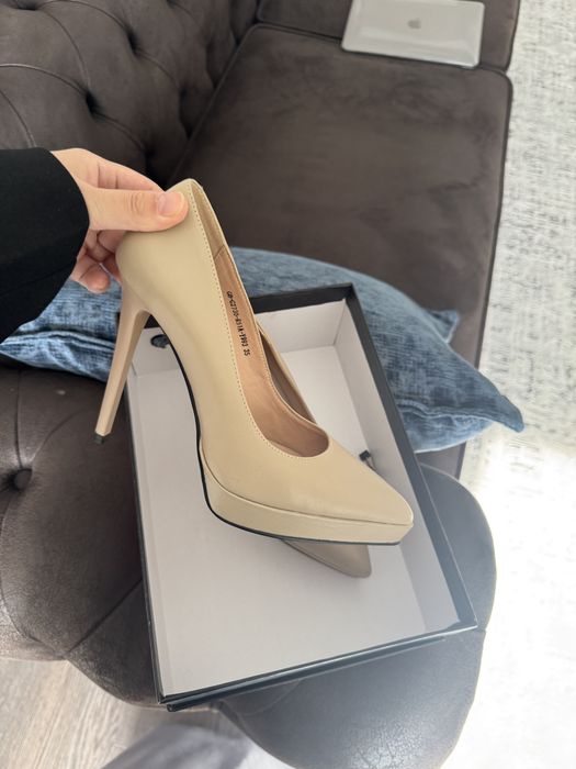 Новые туфли беж 35 размер