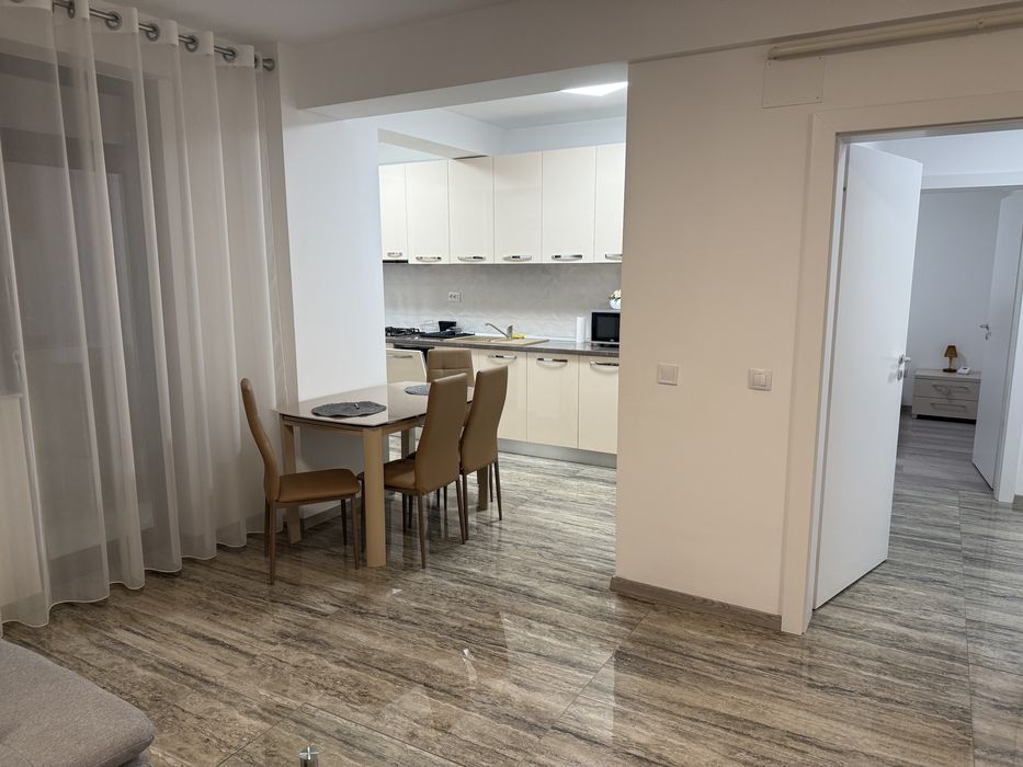 Inchiriez apartament Rovine