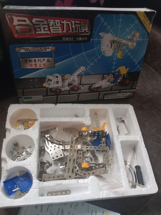 Продам железный конструктор