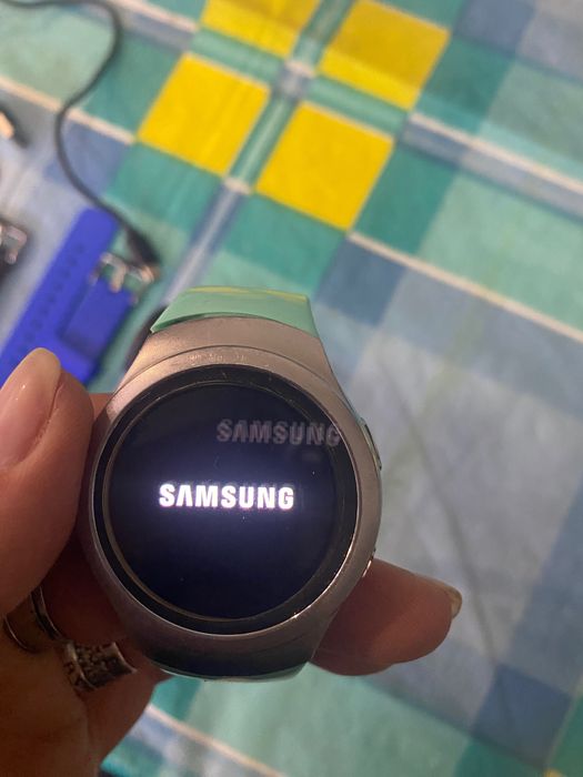 Часовник Samsung Gear s2