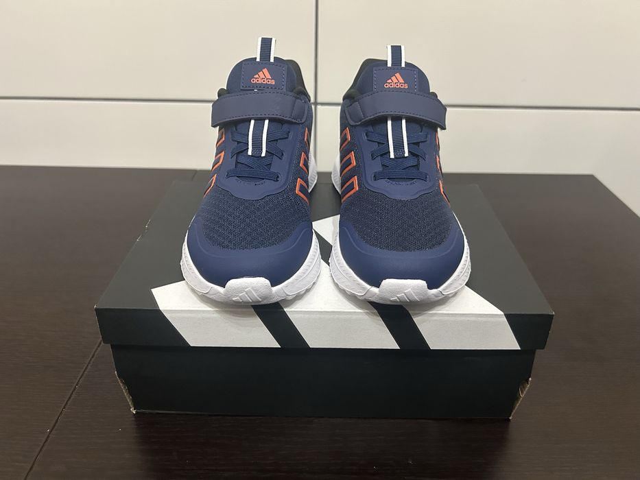Adidasi Adidas baieti Nr. 34