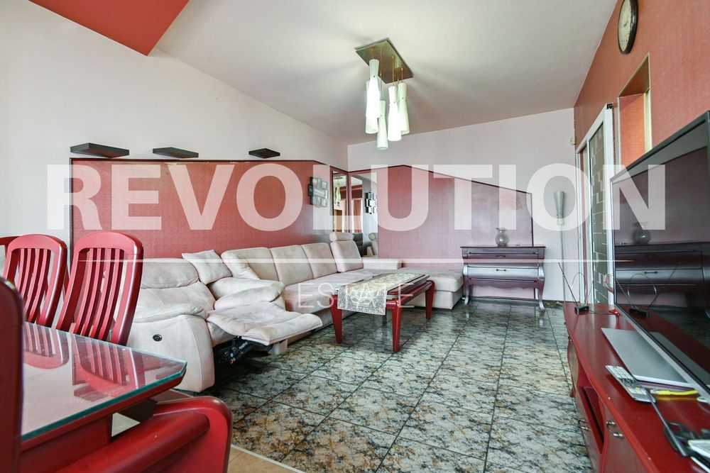 Тристаен апартамент в ж.к. Люлин 2.