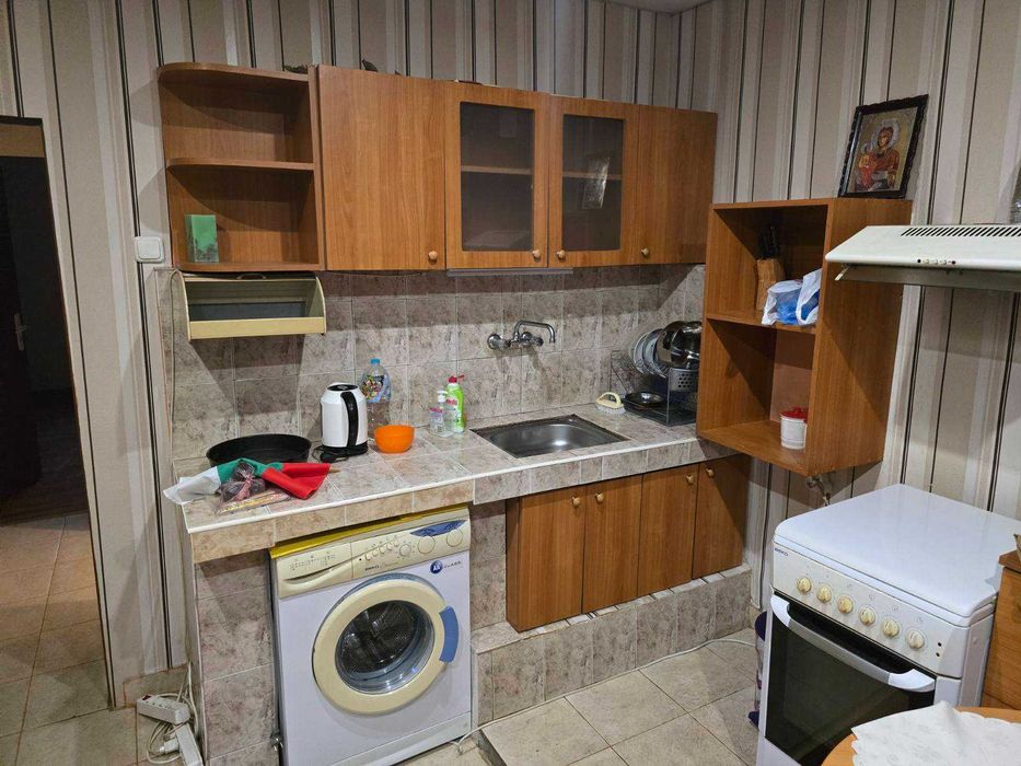 Разпродаваме Мебели и Оборудване в Плевен център с 30 до 50 % намалено