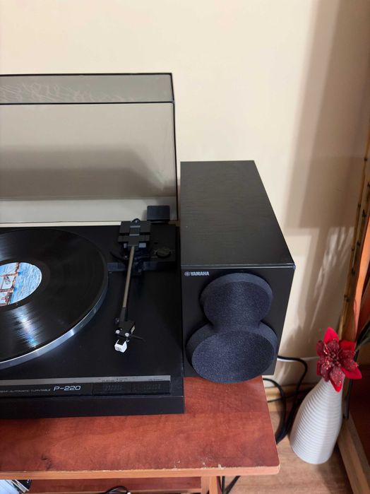 Setup complet pentru vinyluri si CD-uri: pick-up,  amp, cdplayer, boxe