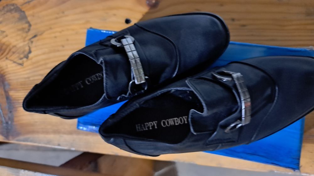 Обувьи. Ұл балаға арналған туфлилар