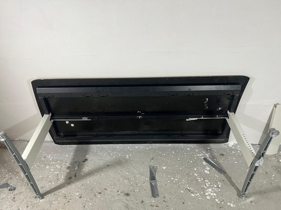 Masa de birou din textolit cu picioare reglabile