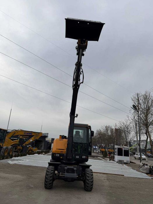 Колесный мини экскаватор Hyundai HW60