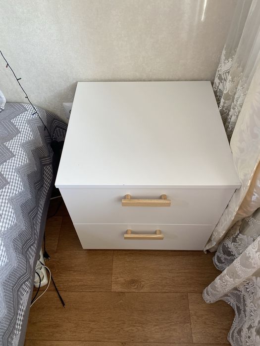 Тумбочка прикроватная
