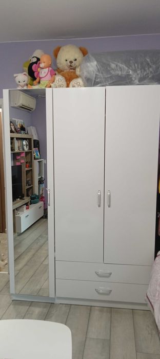 Гардероб с огледало