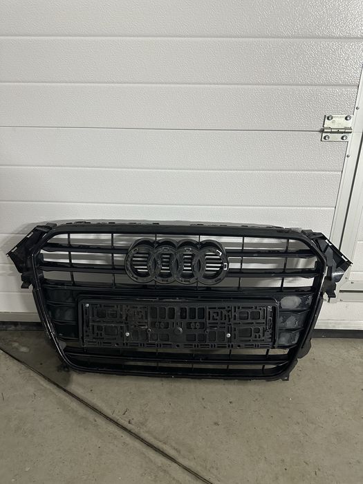 Grila originala audi a4 b8.5