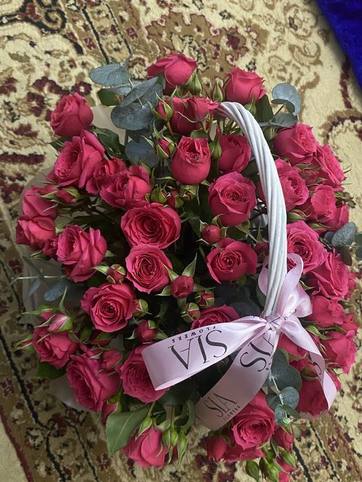 Цветы с тортом .