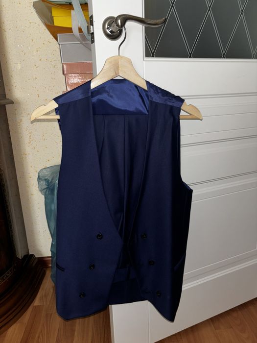 Костюм тройка