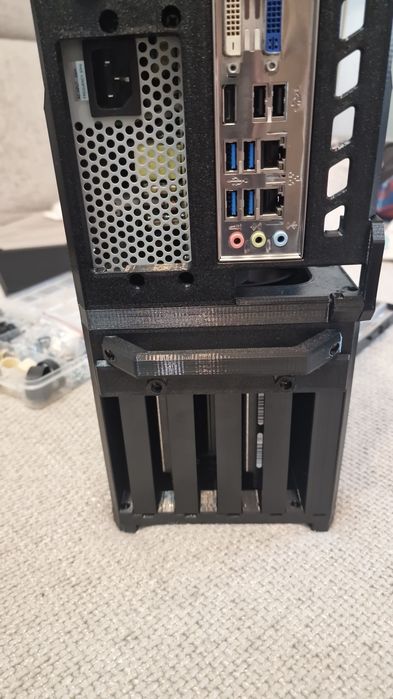 NAS custom, carcasa 3D printed, performant și eficient energetic