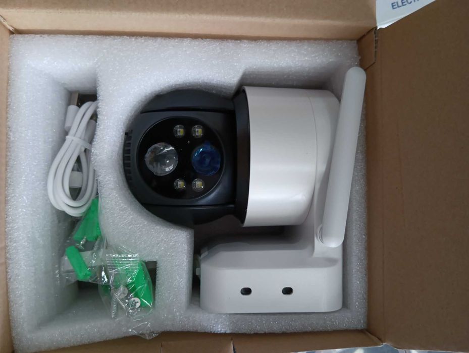 Соларна безжична въртяща се камера WI FI 5MP iCSee LED св