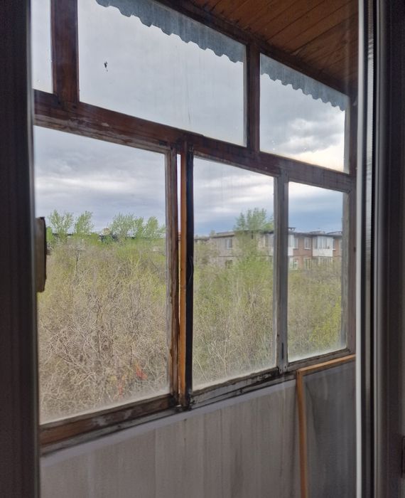 Окно деревянное ,стекло.
