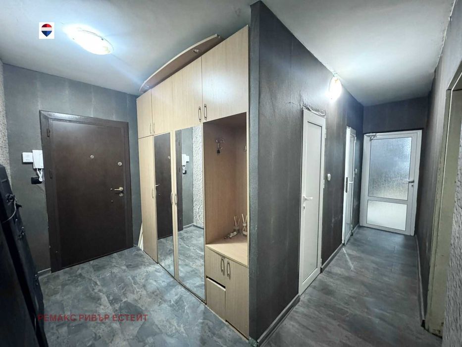 Продава се Четиристаен апартамент в Русе, Център - 103 кв.м за 1612 €/кв.м - Снимка #2
