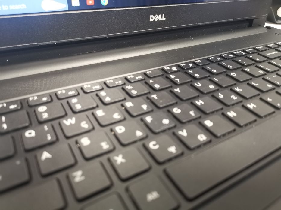 Лаптоп Dell Inspiron, 15.6" 240GB SSD 4GB RAM Bluetooth