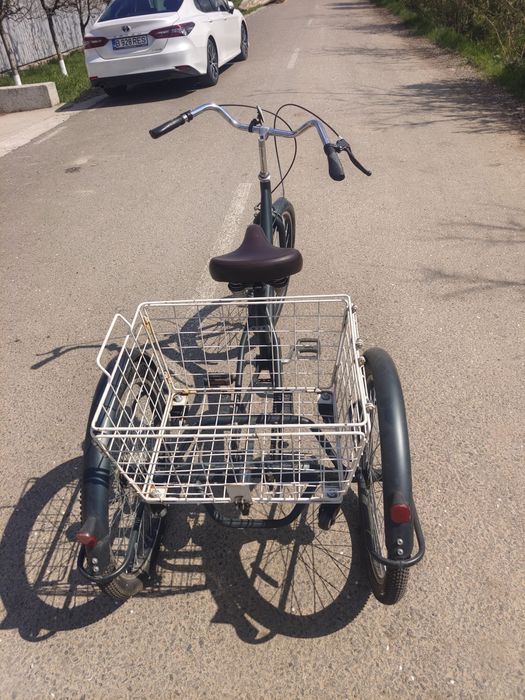 Bicicleta cu 3 roti/tricicleta