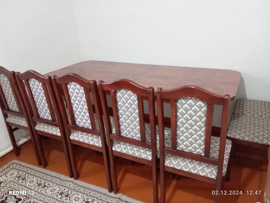 Стол и с стульями продается