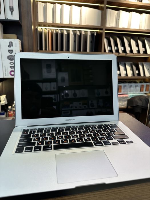 Macbook core 5  lla region 8 128 holat ideal 170$