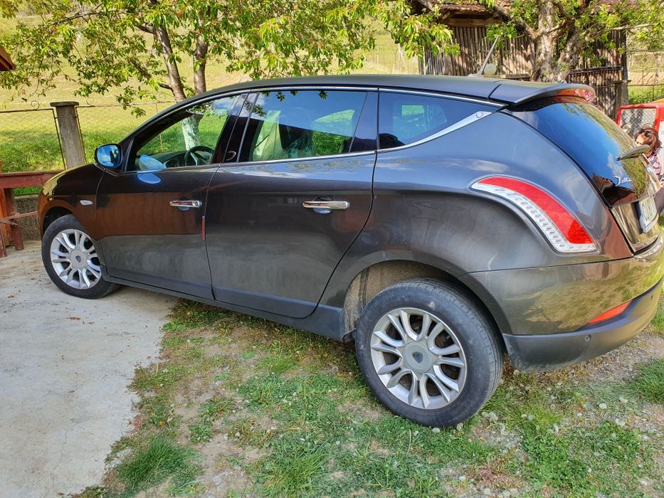 Lancia Delta 3  Motor 1.6 diesel
Dublu Climatronic
Tapiterie Piele+Alcantara Isofix
Pilo