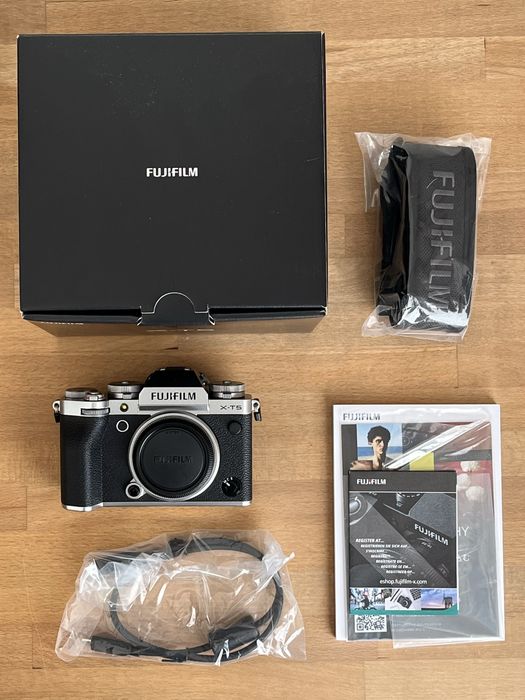 Fujifilm X-T5 body, ca nou, 2925 cadre, full box