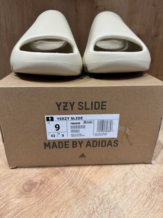 Yeezy Slides "Bone"