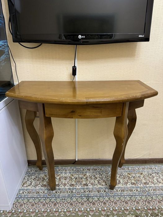 LG TELEVIZOR HD 1080P va podstavka sotiladi