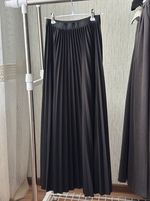 Продам платье, костюм и длинные юбки