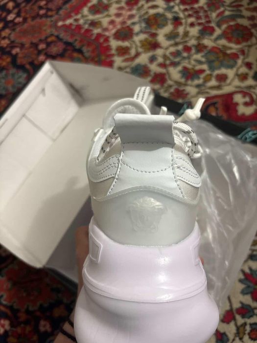 Versace chain reaction