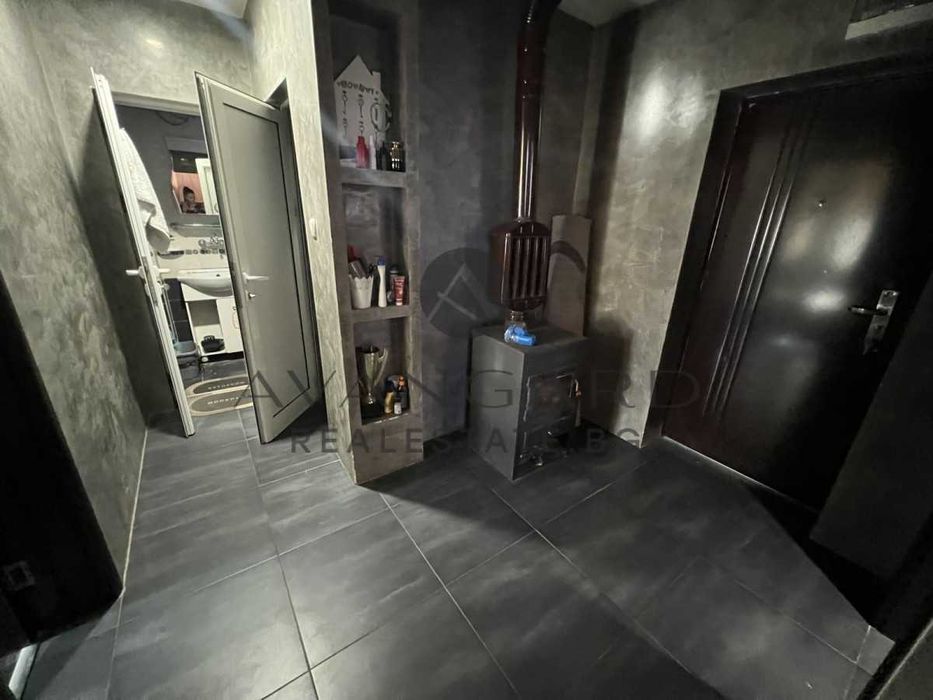 оф.22062 Етаж от къща + сутерен / Прослав