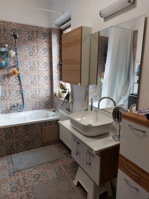 Apartament 3 camere in vila cu curte an 2008 Brancoveanu
