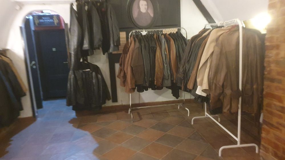 Vand geci piele vintage