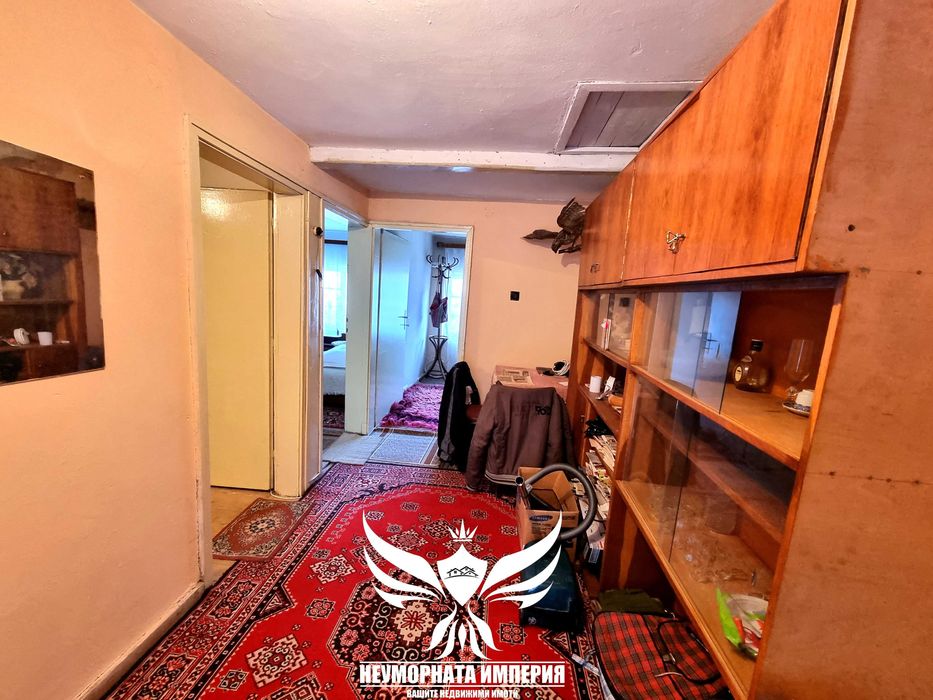 Продавам триетажна вила/къща 193РЗП с 220кв.м. двор в село Дряново община Лъки