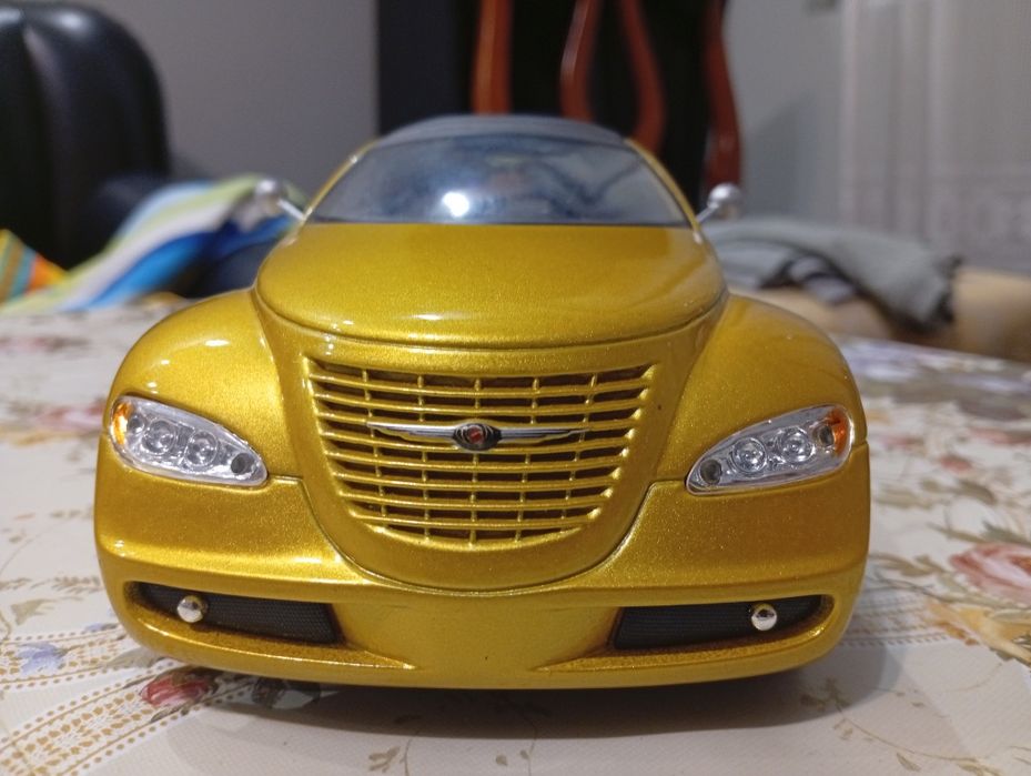 Моделите са в мащаб  1:18 и 1:24