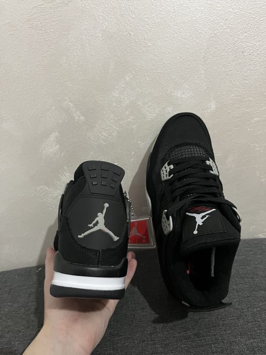 Jordan 4 marimea 40