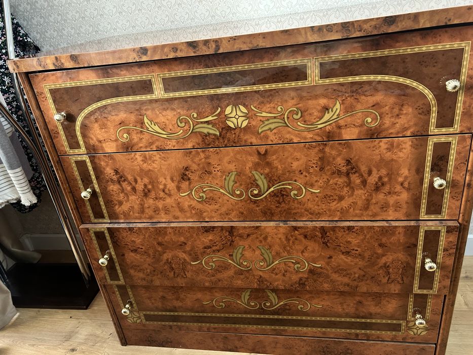 Спальный гарнитур