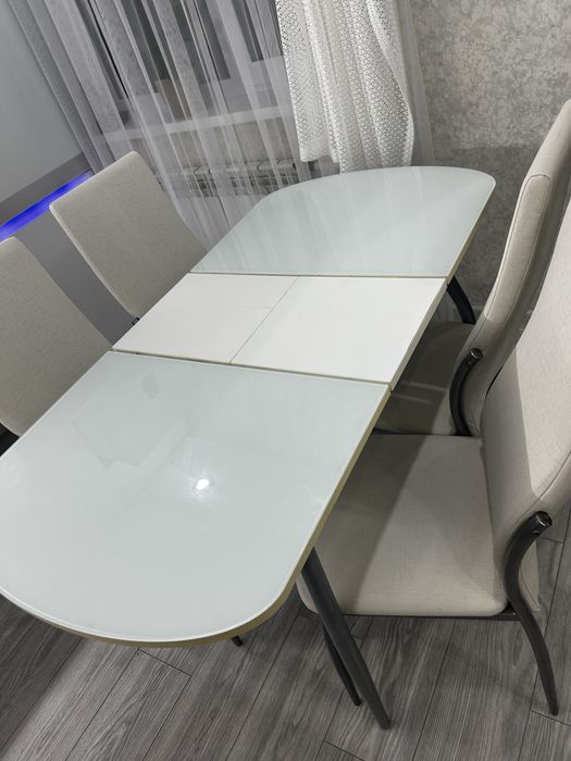 Кухонный стол со стульями