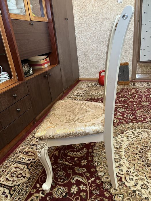 Продам стол и стулья